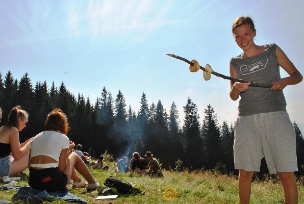 106_Opékání buřtů s polskými teenangery
